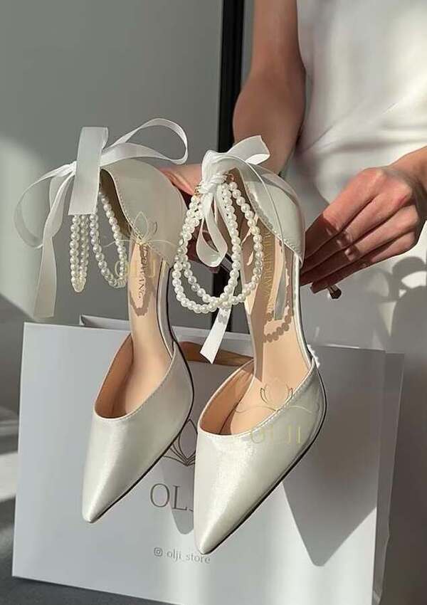 Туфлі 6в1 зі знімними брошками та поясом з перлинами Класичні атласні весільні туфлі
