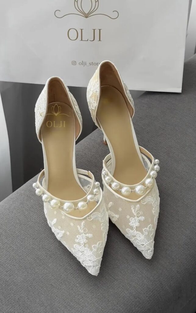 Мереживні туфлі з перлами