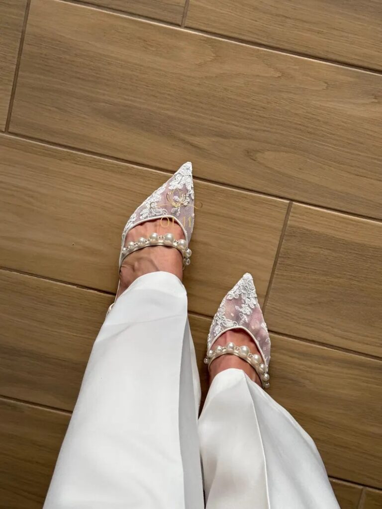 Мереживні туфлі з перлами