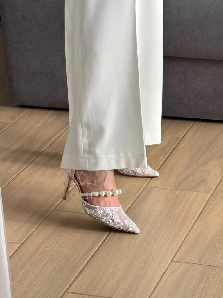 Мереживні туфлі з перлами