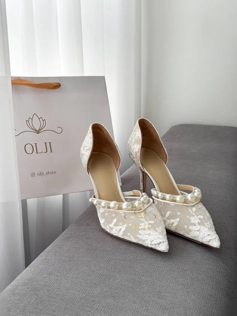 Мереживні туфлі з перлами