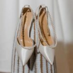 Атласні туфлі з перлами