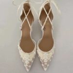 Прозорі туфлі айворі з вишивкою квітами та з шнурочками