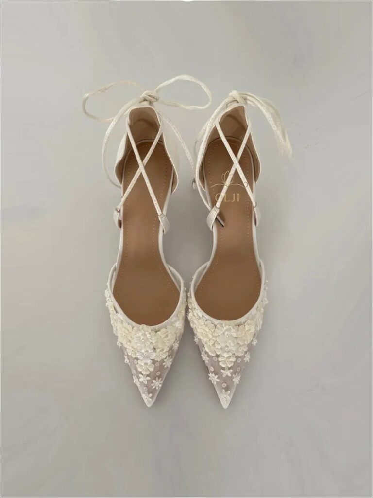 Прозорі туфлі айворі з вишивкою квітами та з шнурочками