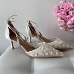 Прозорі туфлі айворі з вишивкою квітами та з шнурочками