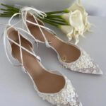 Прозорі туфлі айворі з вишивкою квітами та з шнурочками