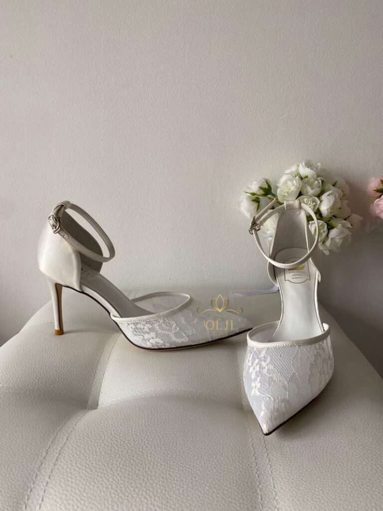 Класичні Мереживні туфлі з ремінцем