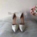 Туфлі з перлами, прозорими стрічками та ремінцем у комплекті