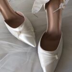 Туфлі з перлами, прозорими стрічками та ремінцем у комплекті