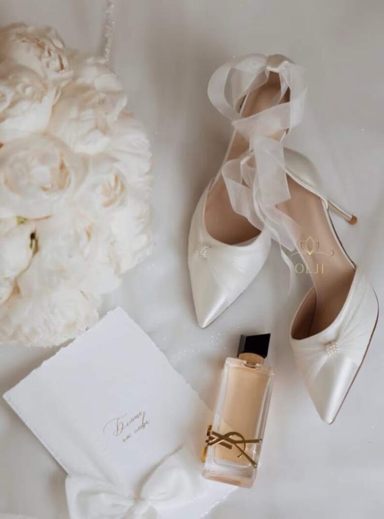 Туфлі з перлами, прозорими стрічками та ремінцем у комплекті