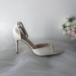 Туфлі з перлами, прозорими стрічками та ремінцем у комплекті