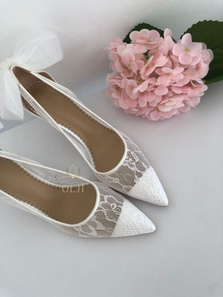 Мереживні туфлі з фатиновим бантом