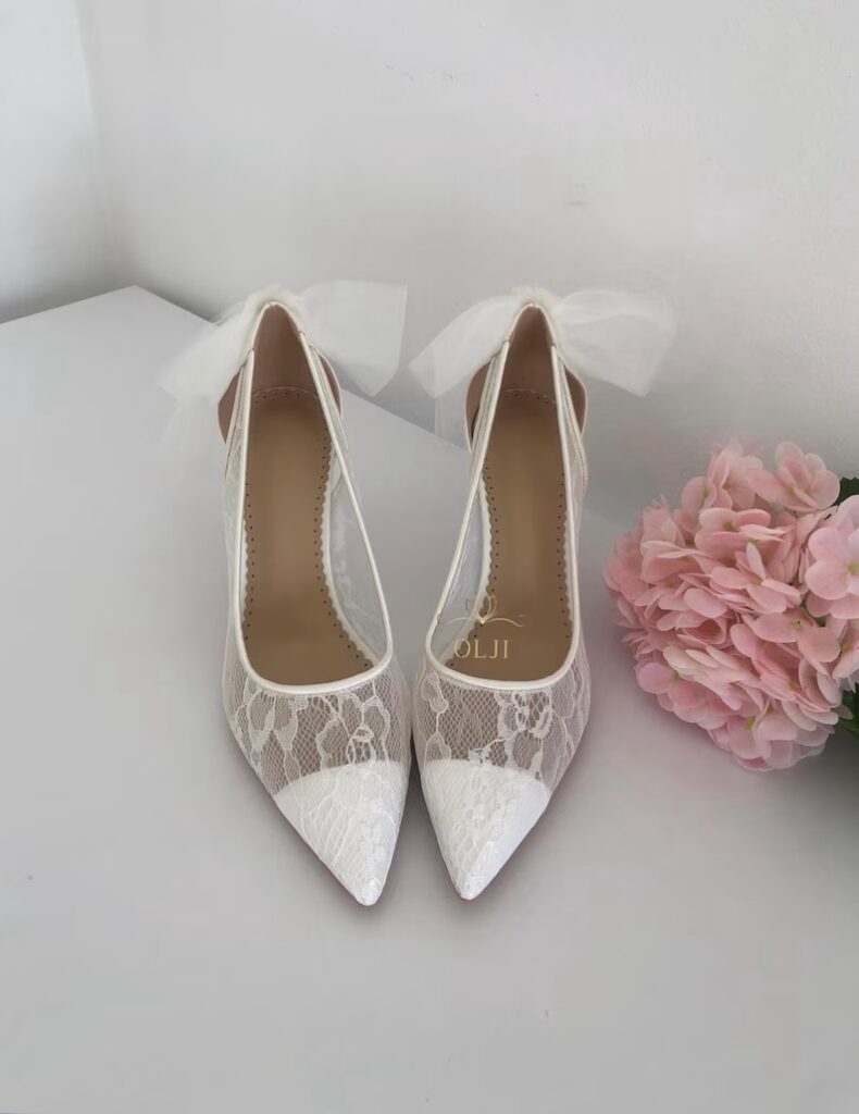 Мереживні туфлі з фатиновим бантом