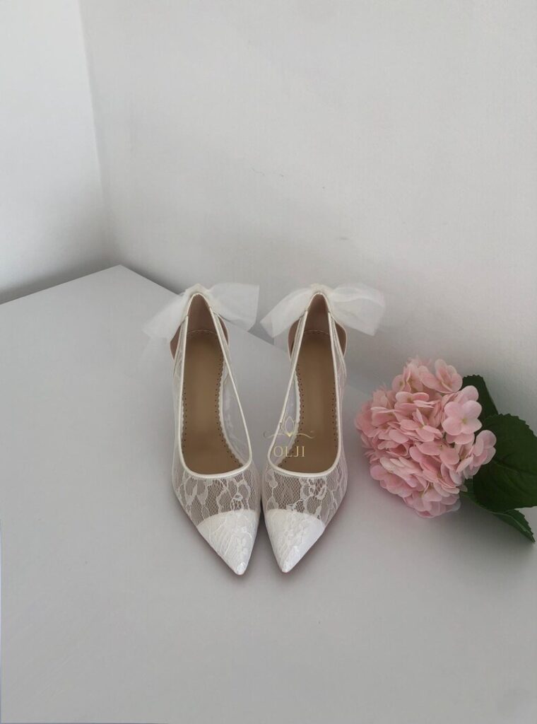 Мереживні туфлі з фатиновим бантом