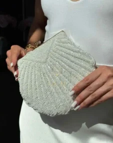 Сумка-клатч у перлинках