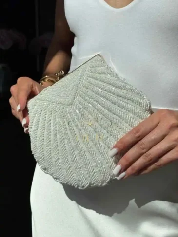 Сумка-клатч у перлинках