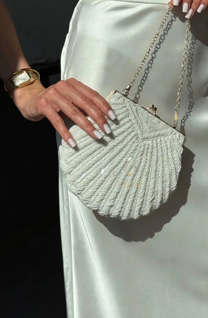 Сумка-клатч у перлинках