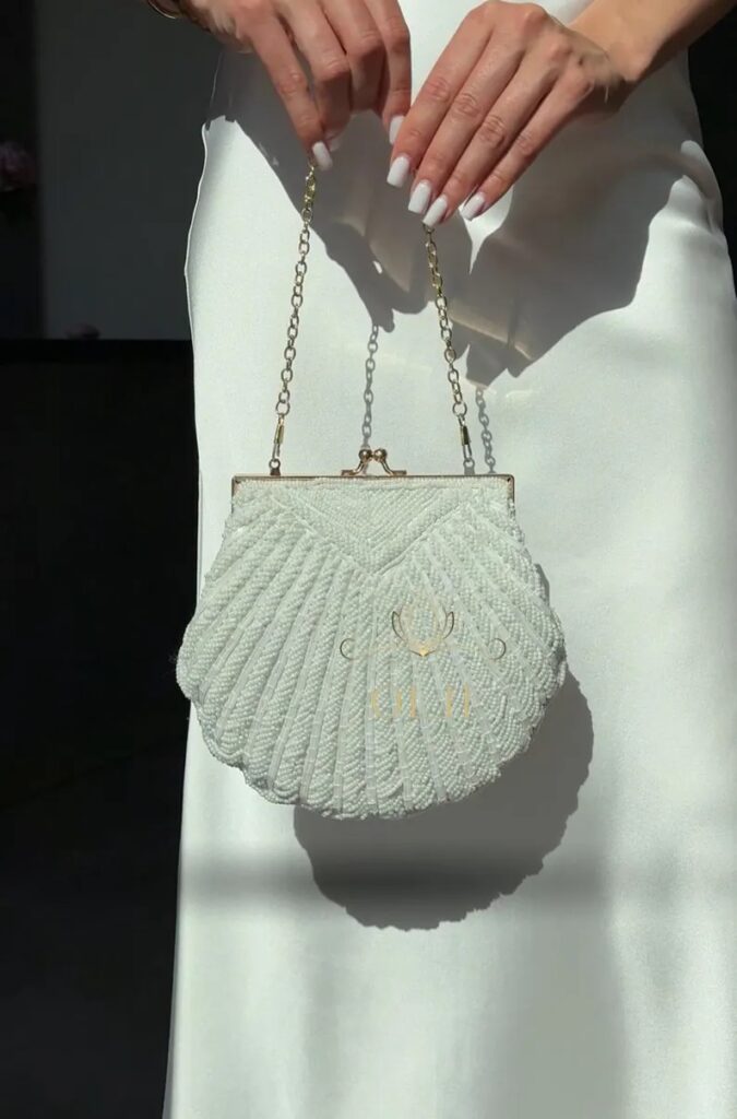 Сумка-клатч у перлинках