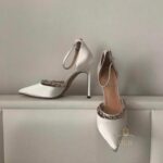 Атласні туфлі з срібним поясом