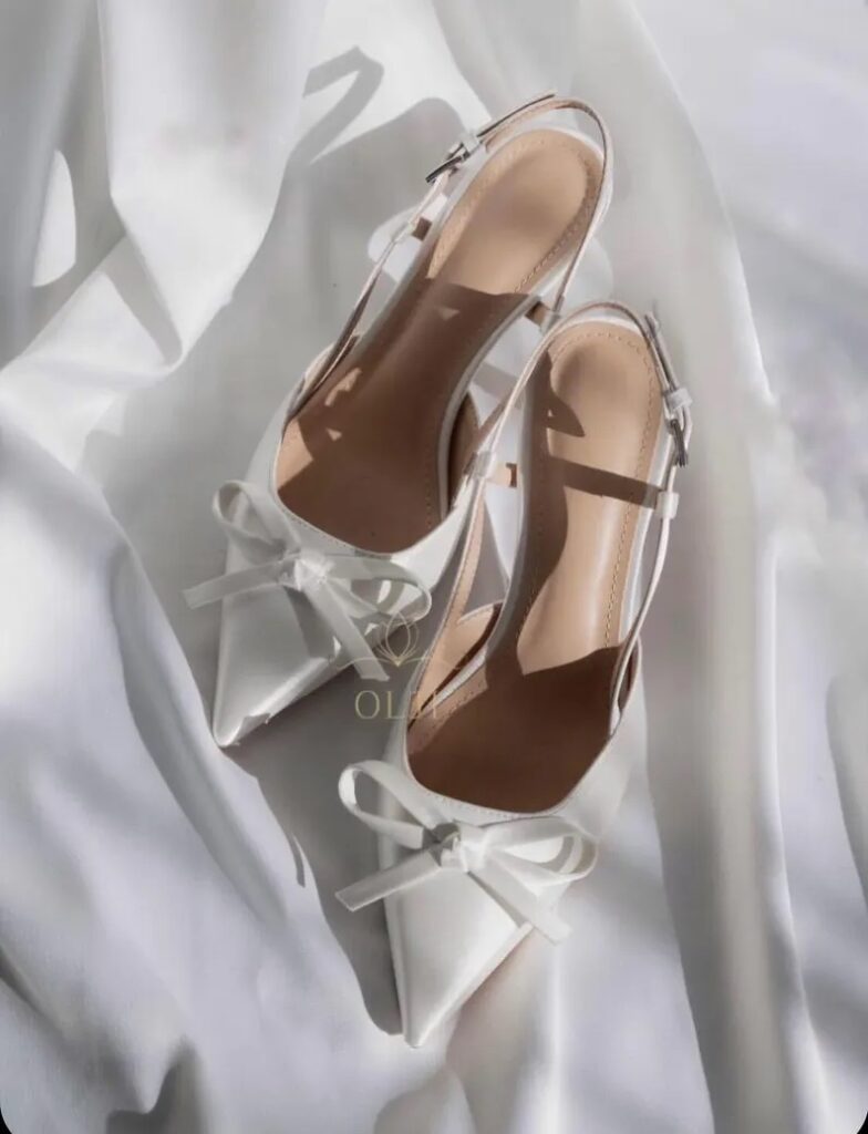 Атласні туфлі з бантиком