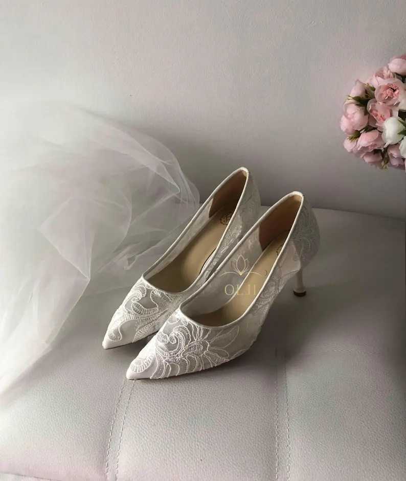 Мереживні туфлі з округленим підбором