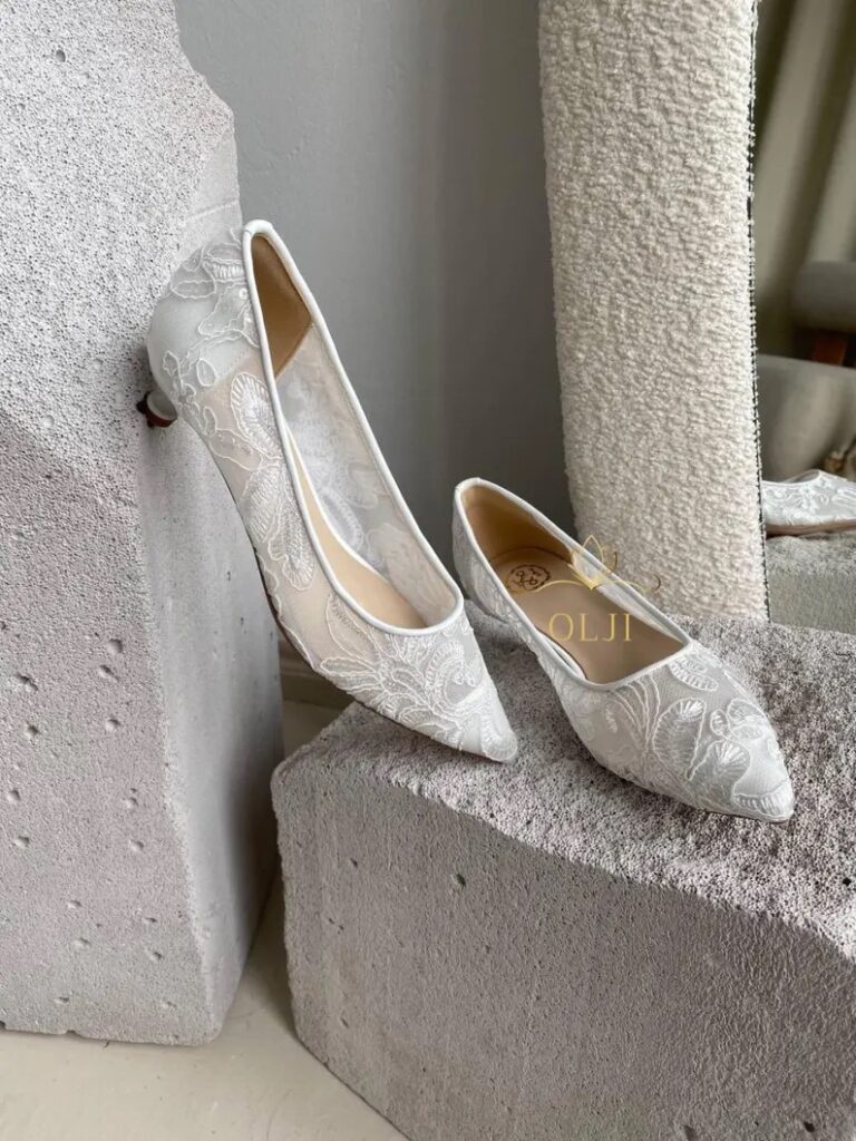 Мереживні туфлі з округленим підбором