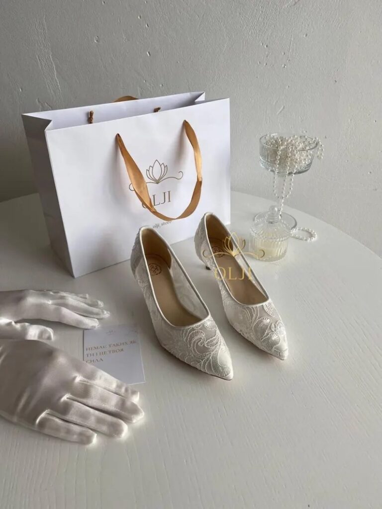 Мереживні туфлі з округленим підбором