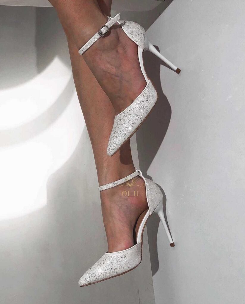 Блискучі туфлі з ремінцем