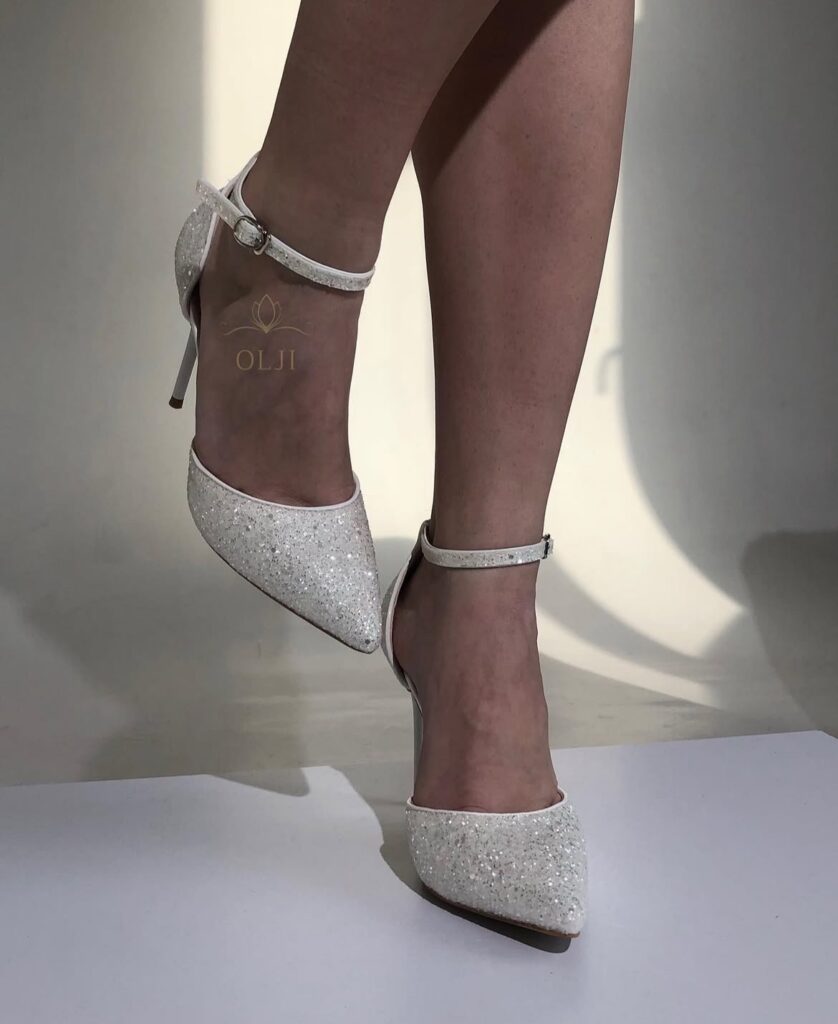 Блискучі туфлі з ремінцем