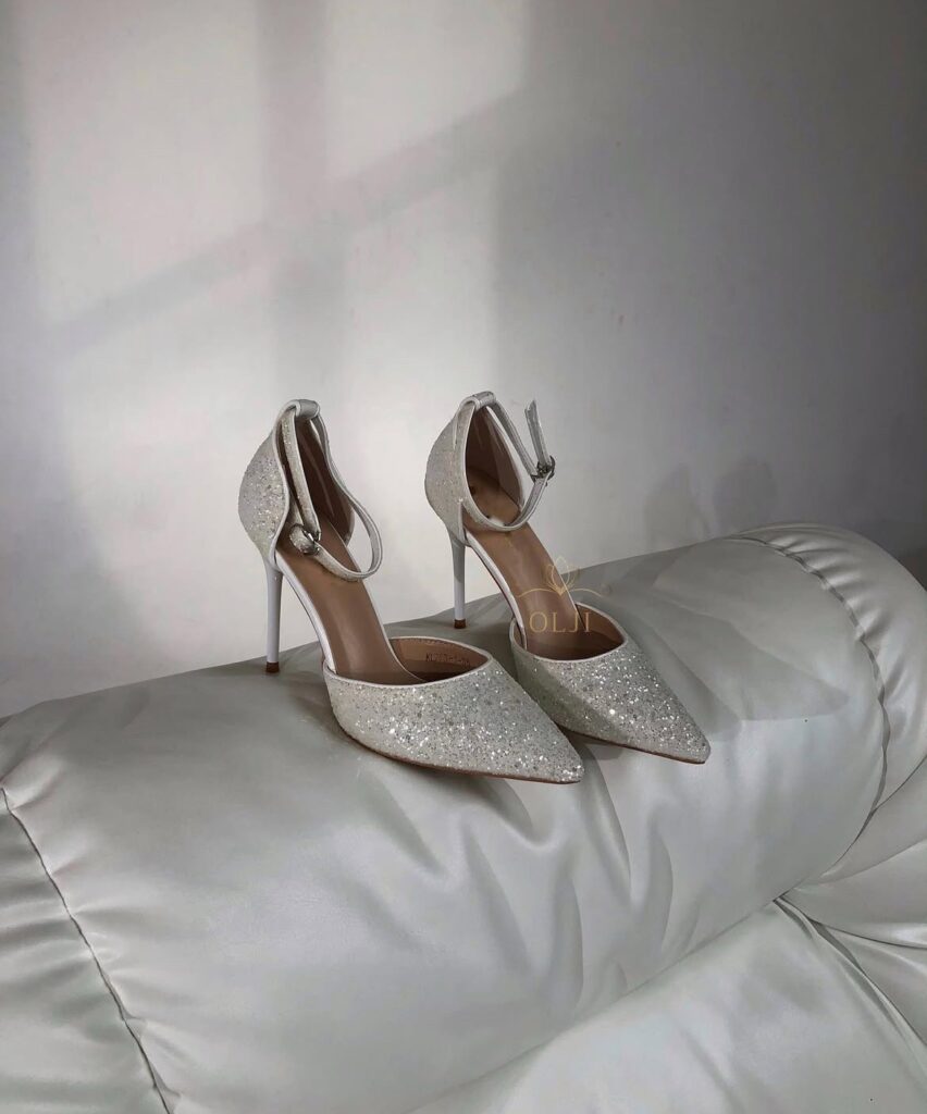 Блискучі туфлі з ремінцем