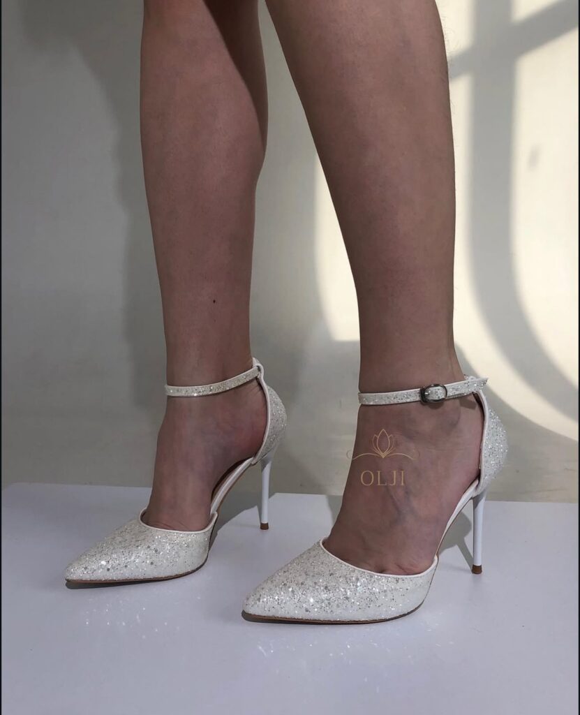 Блискучі туфлі з ремінцем