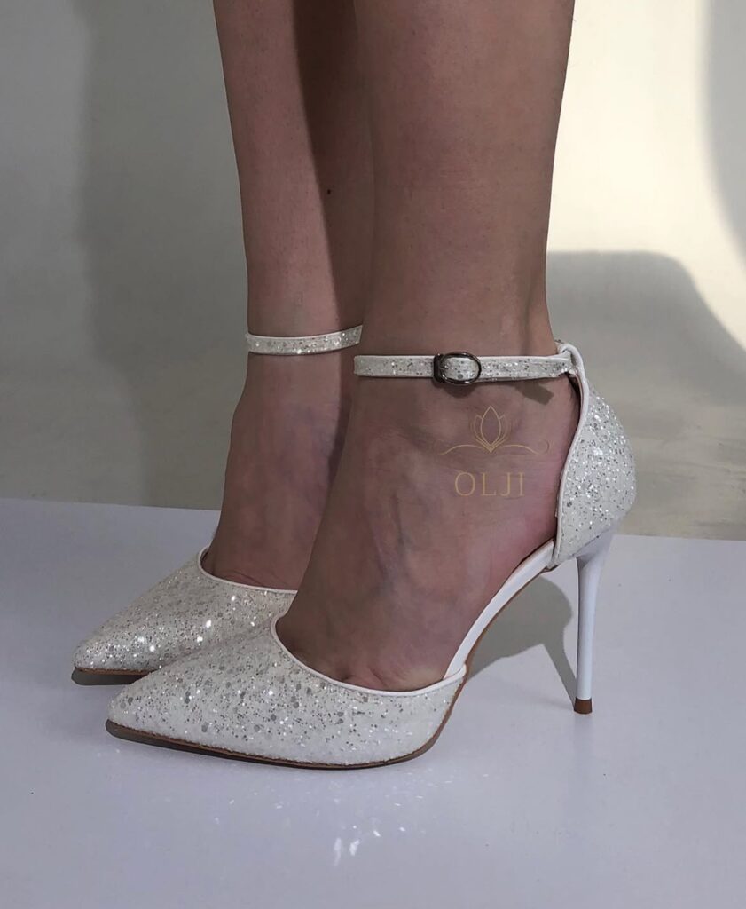 Блискучі туфлі з ремінцем