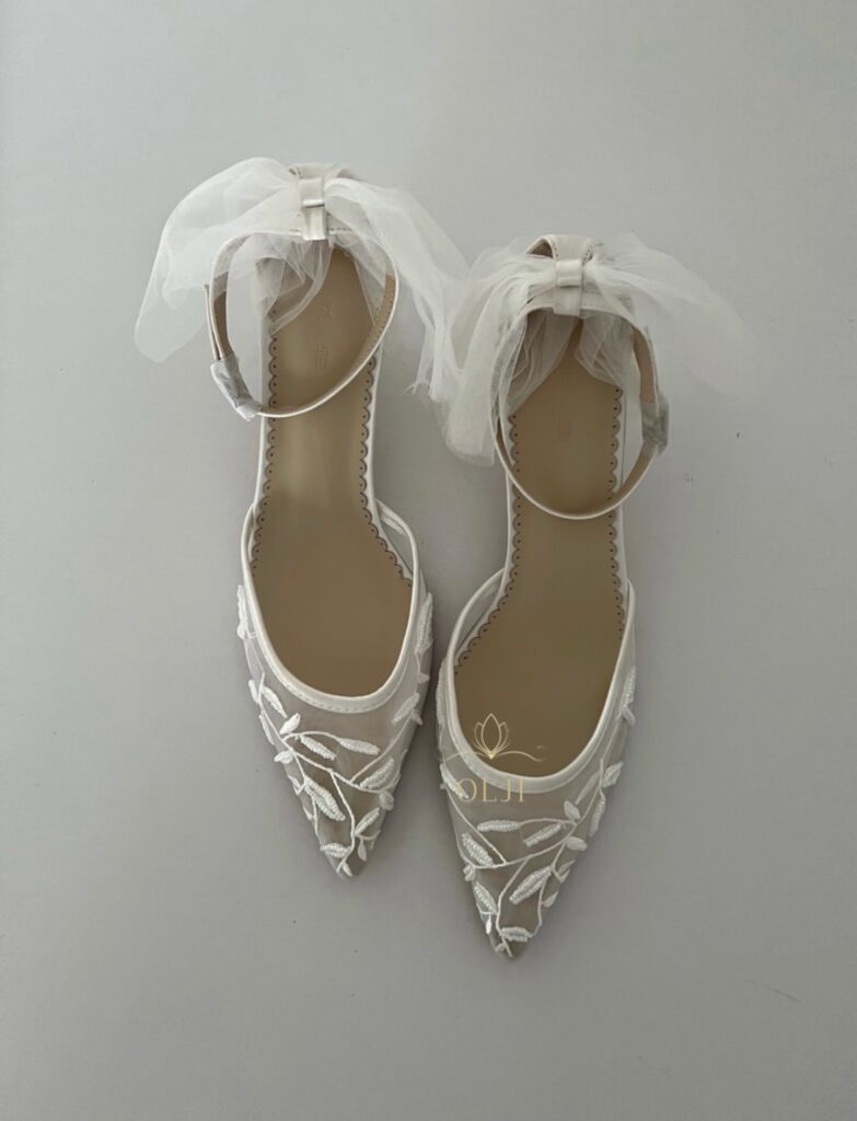 Прозорі туфлі з вишивкою та фатиновим бантом