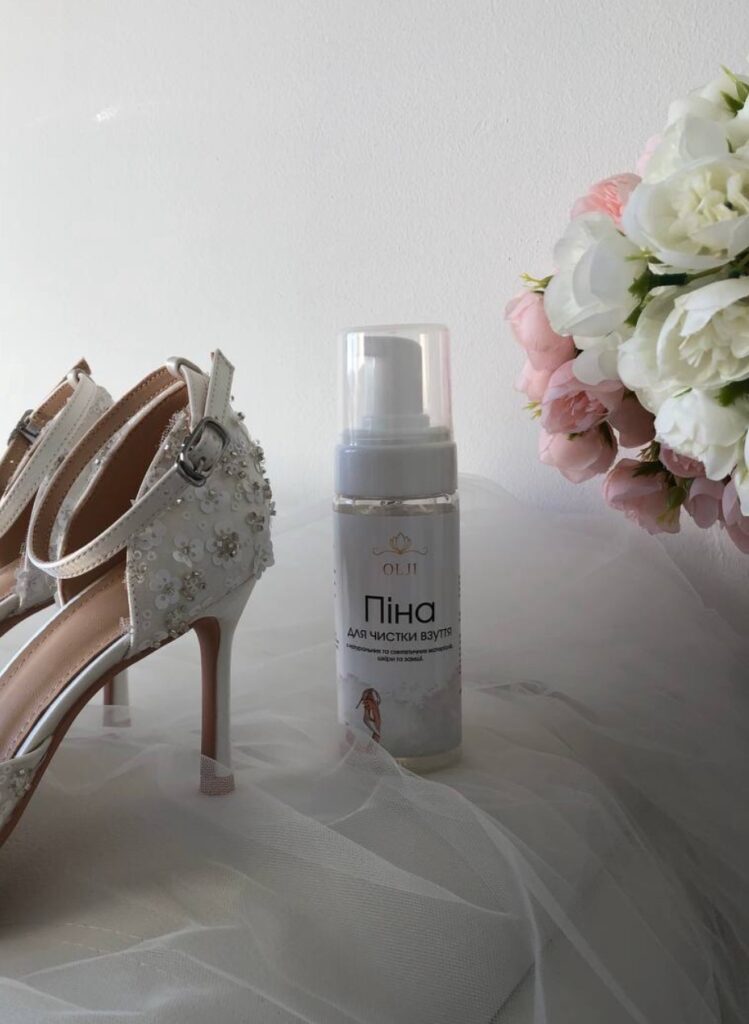 Піна для чищення взуття різних матеріалів OLJI, 150 мл