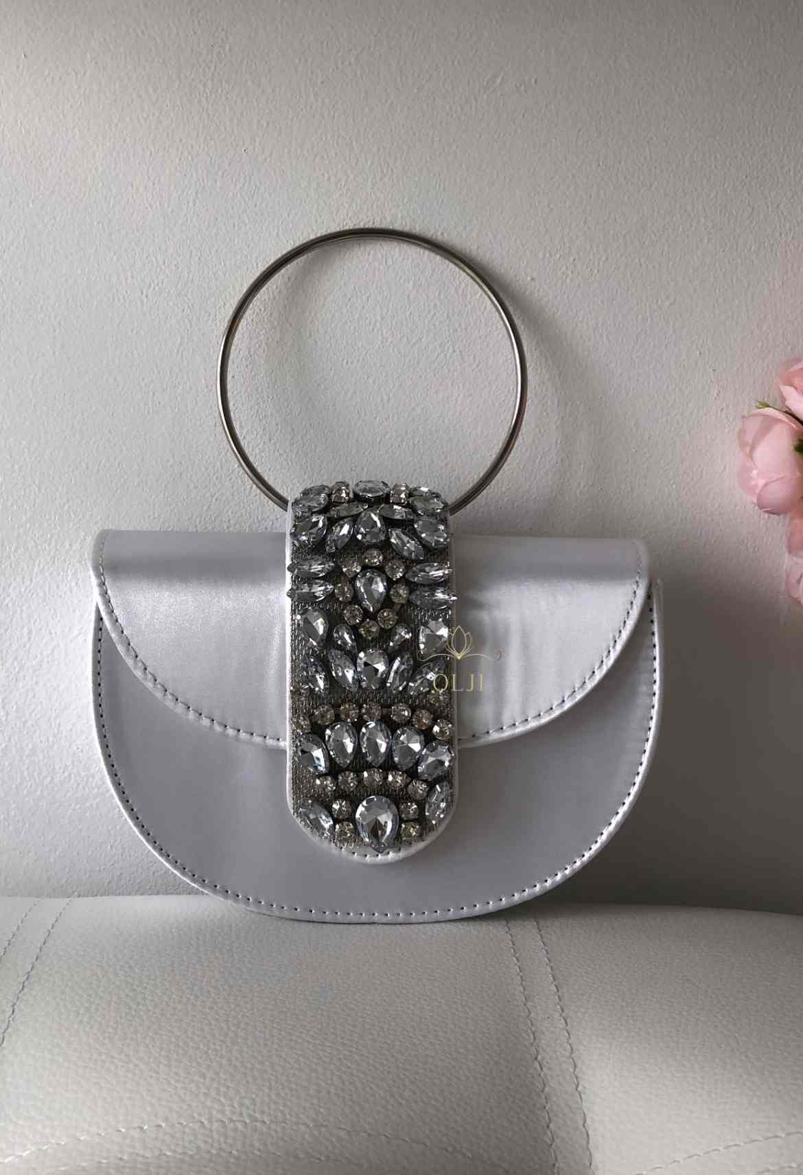 Сумка з срібною брошкою та круглою ручкою