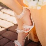 Білі босоніжки з кристалами