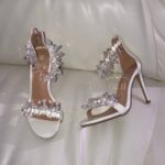 Білі босоніжки з кристалами