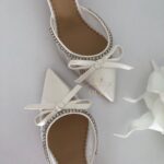 Атласні туфлі з бантом, стразами і мереживом