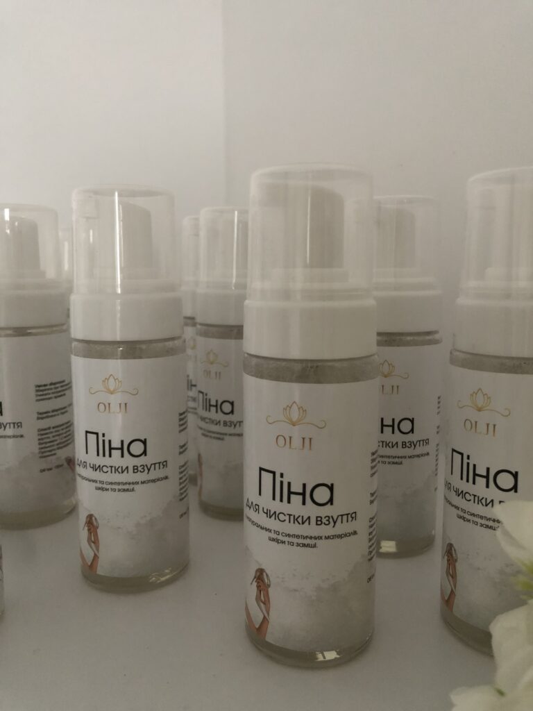 Піна для чищення взуття різних матеріалів OLJI, 150 мл