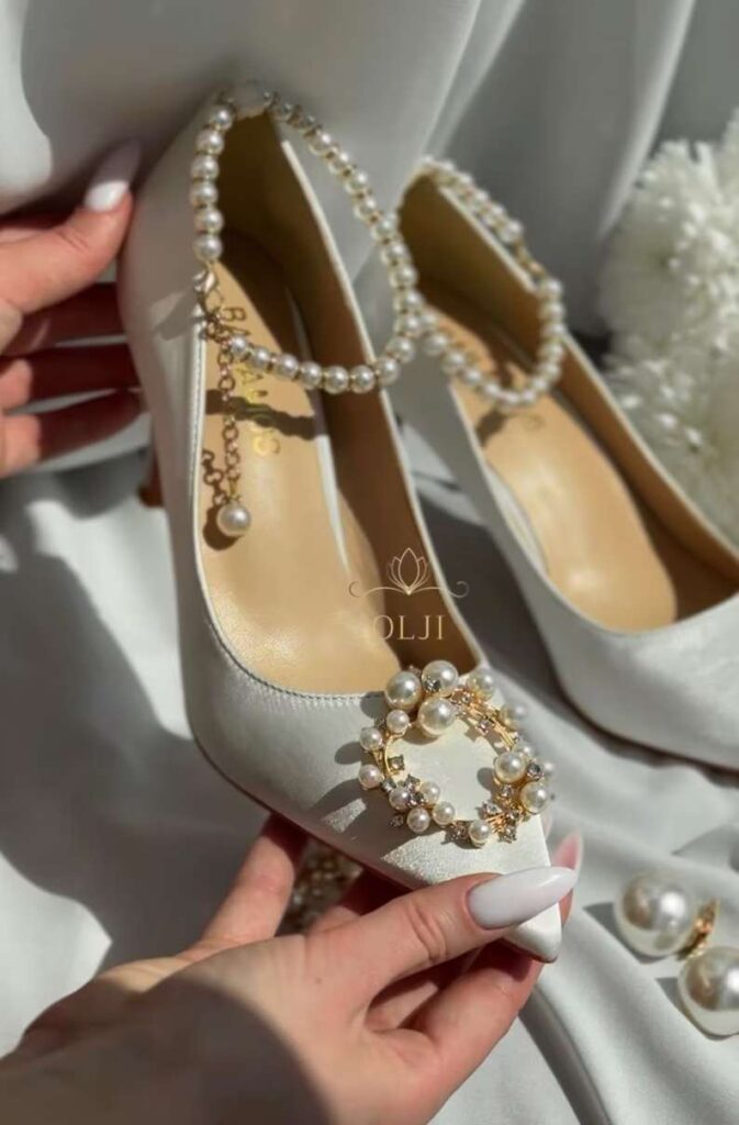 Туфлі 6в1 зі знімними брошками Атласні туфлі з перлами