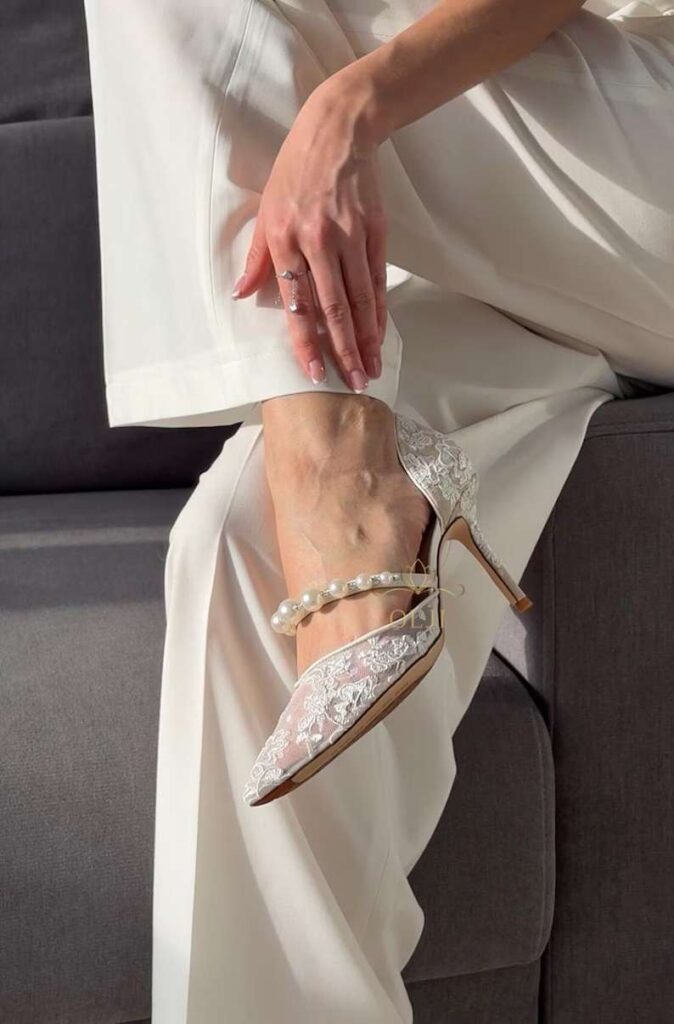 Мереживні туфлі з перлами