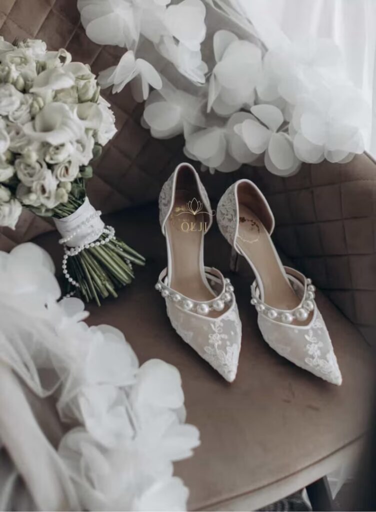 Мереживні туфлі з перлами