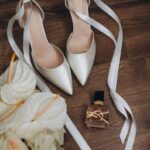 Атласні туфлі зі стрічками та звичайним ремінцем у комплекті