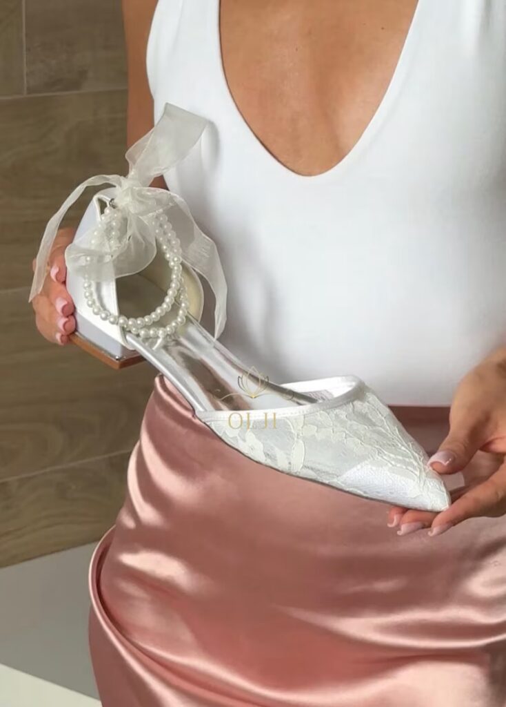 Мереживні балетки Весільне взуття на низькому підборі з перлами і бантиком