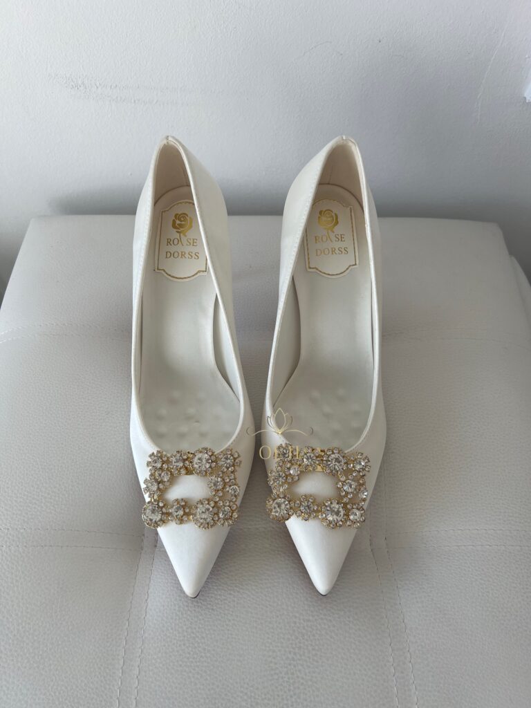 Закриті туфлі зі знімною брошкою