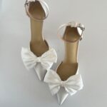 Атласні весільні туфлі зі знімним бантом
