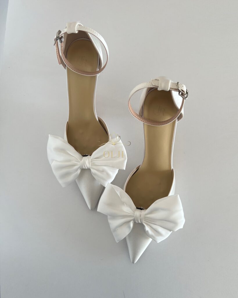 Атласні весільні туфлі зі знімним бантом