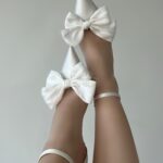 Атласні весільні туфлі зі знімним бантом