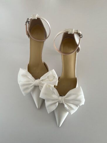 Атласні весільні туфлі зі знімним бантом