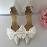 Атласні весільні туфлі зі знімним бантом